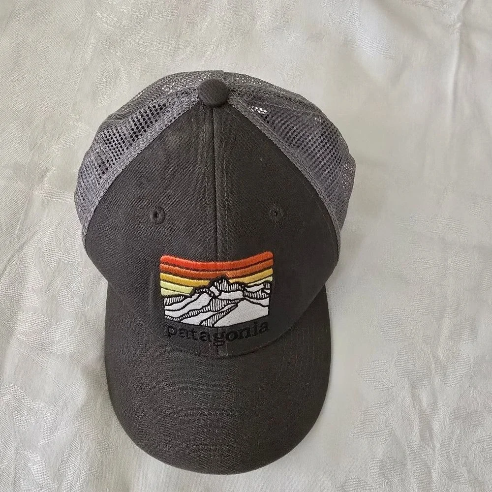 Patagonia‎ Gray Trucker Hat with Mountain Design - Picture 2 of 5